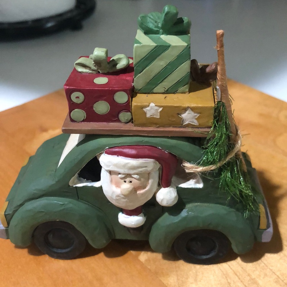 Blossom buckets Resin Santa in green car with Christmas tree